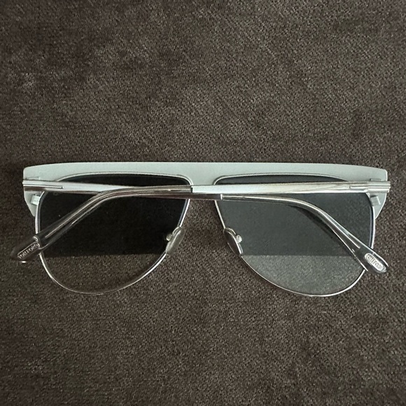 Limited Edition Tom Ford Winter 18k Gold Plated Sunglasses in White Gold - Picture 13 of 13
